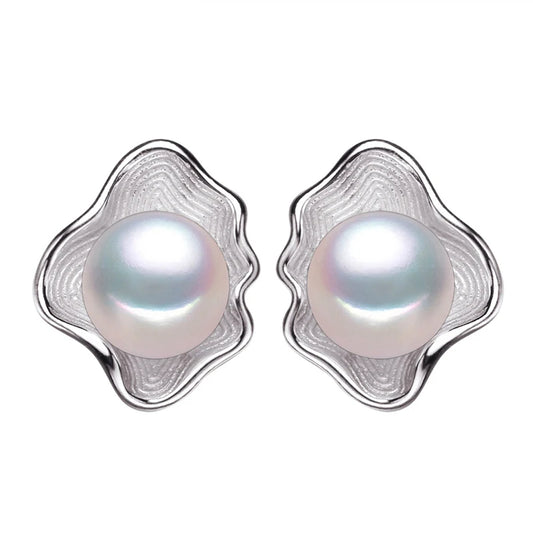 Pearl Earring with Shell White