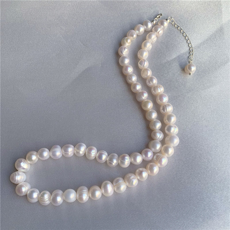 Halskette mit echten weißen Perlen