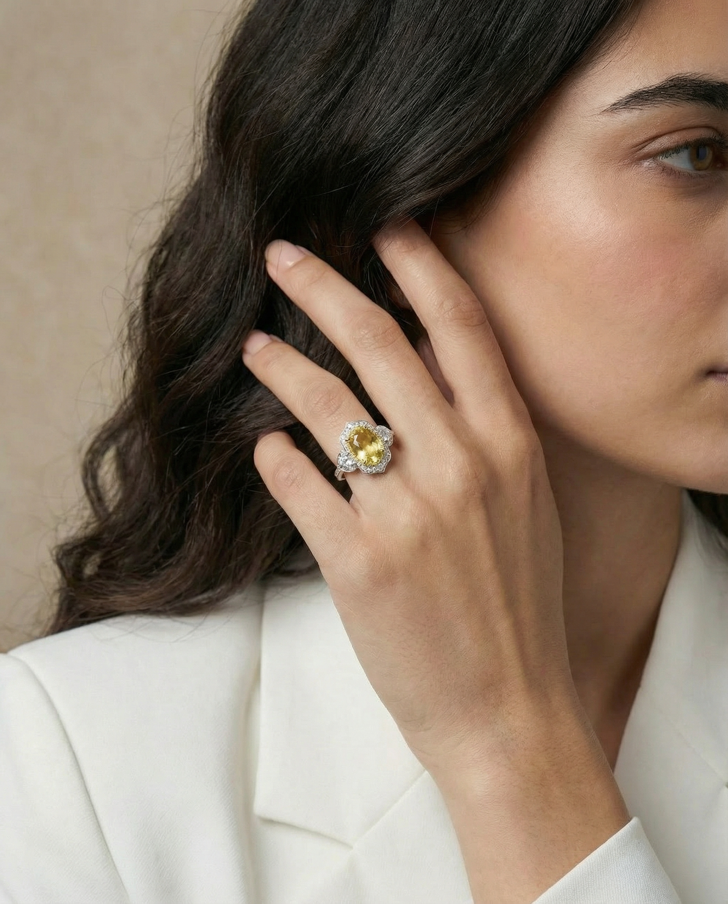 Елегантен пръстен с истински цитрин и камък