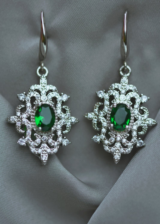 Elegant made Emerald earrings