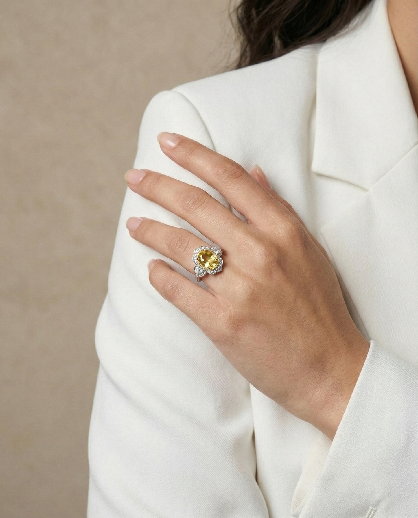 Елегантен пръстен с истински цитрин и камък