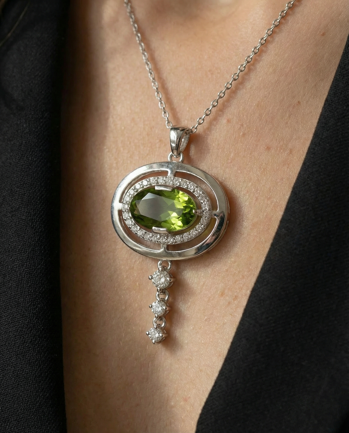 Ovale Halskette mit natürlichem Peridot