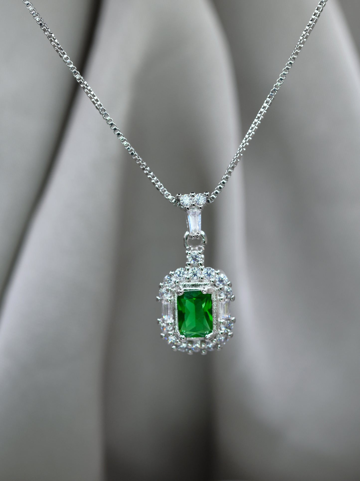 Elegant made Emerald Necklace