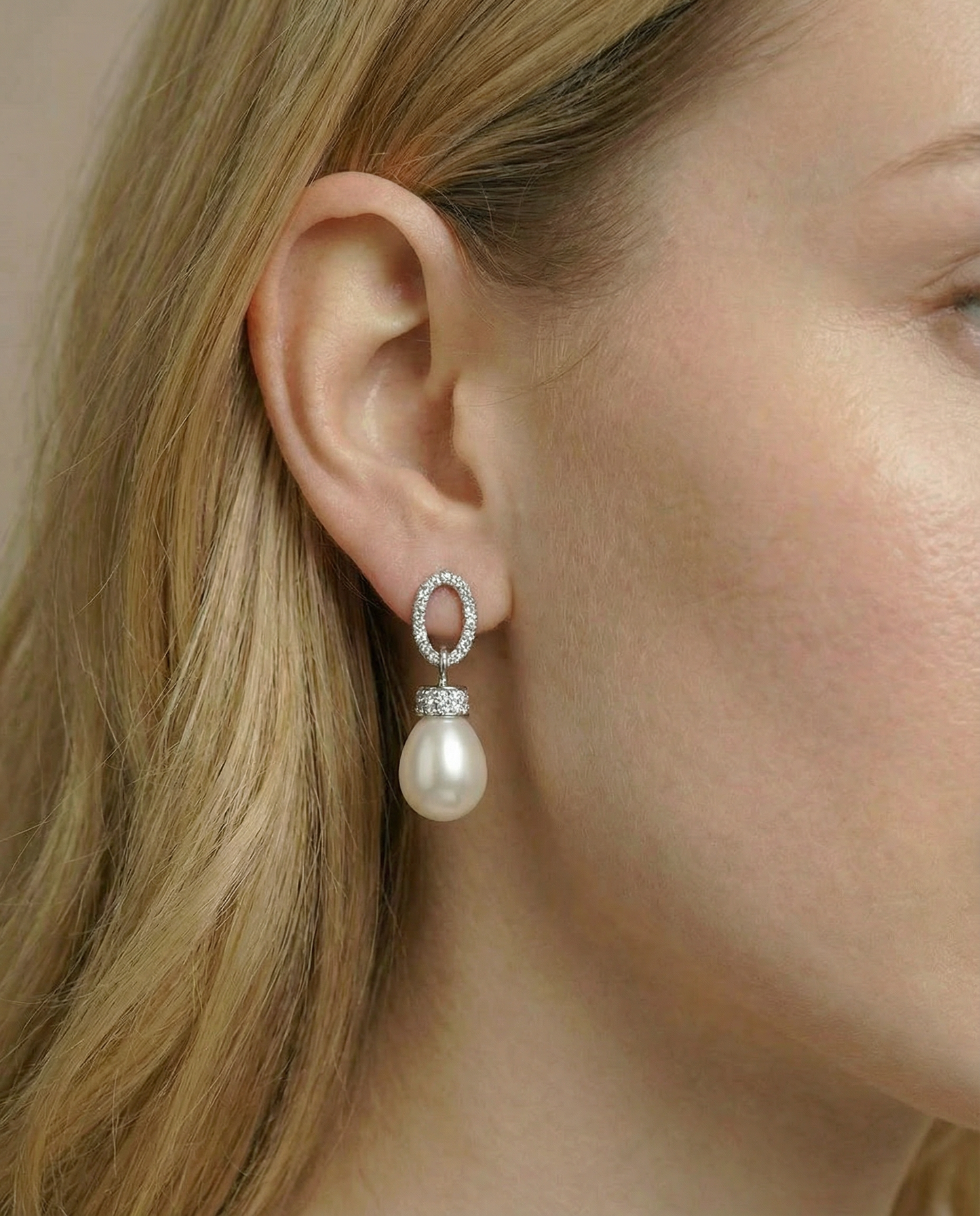 Elegante Ohrringe aus weißen Elfenbeinperlen