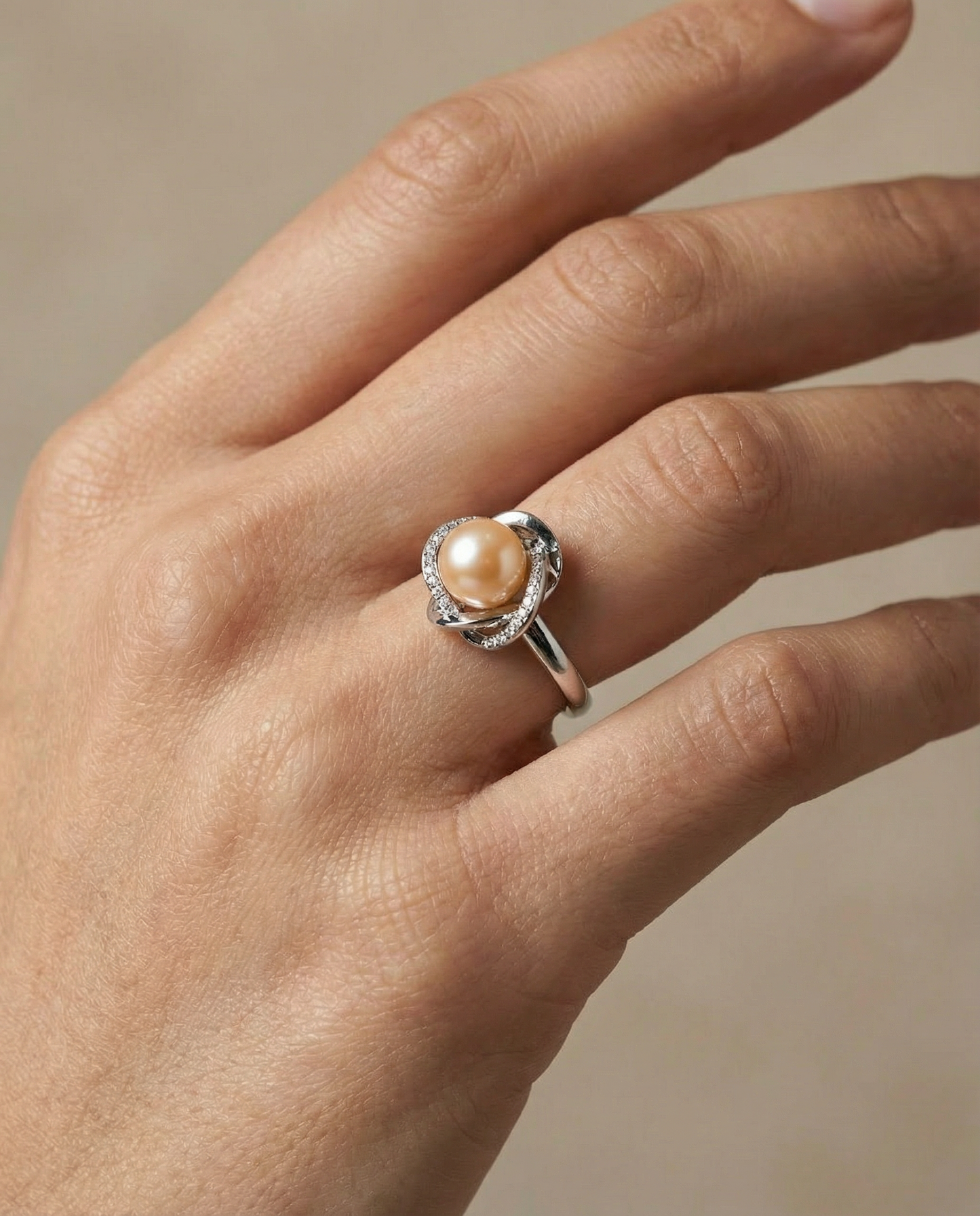 Anillo de perla color melocotón real
