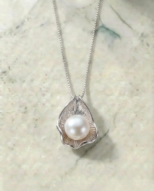 Real White Pearl Necklace with Shell