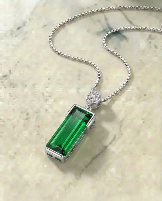 Collana con ciondolo in smeraldo