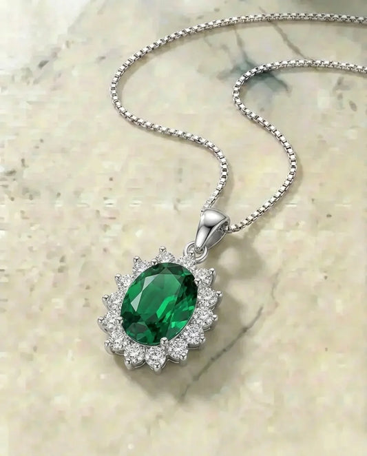 Collar de diamantes de esmeralda hecho