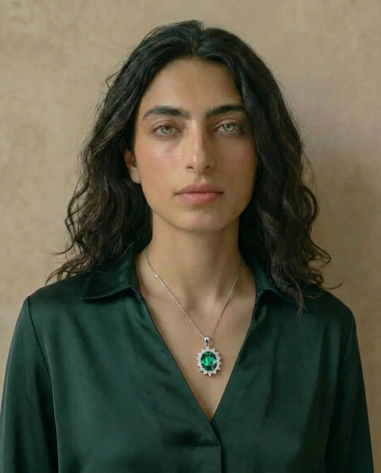 Lavet Emerald Diamond halskæde