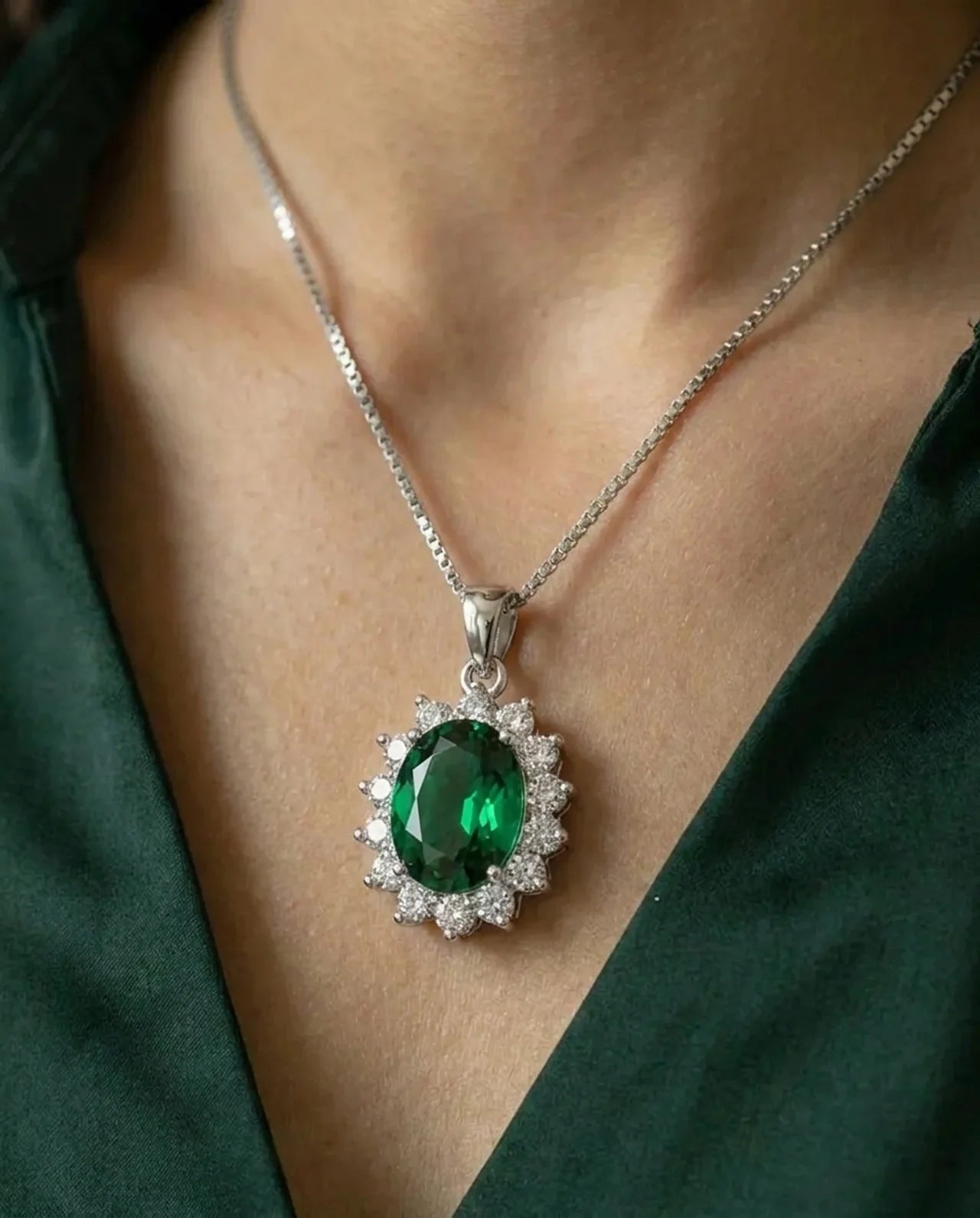 Lavet Emerald Diamond halskæde