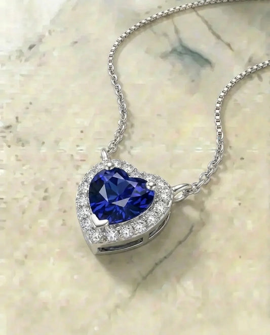 Collana con cuore di zaffiro e diamanti