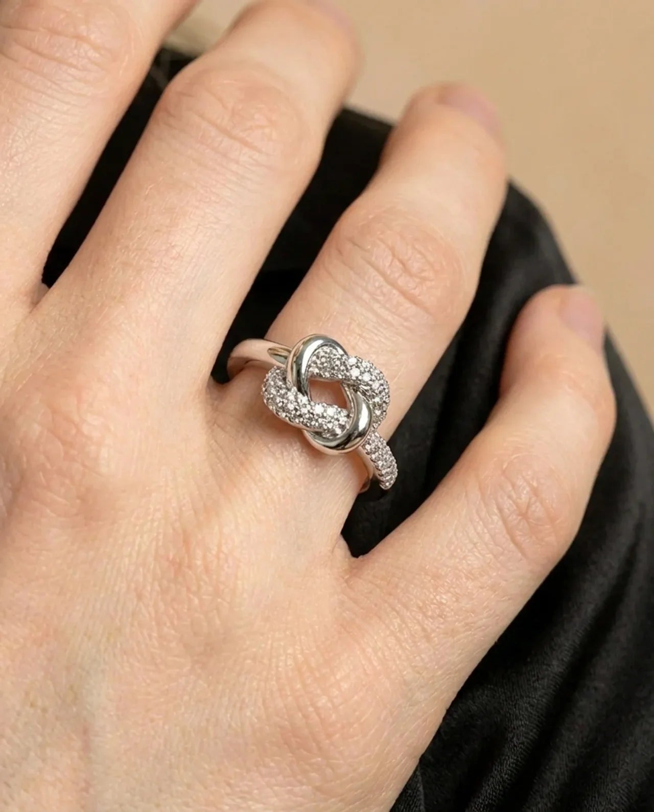 Simulierter Diamantring-Herzknoten