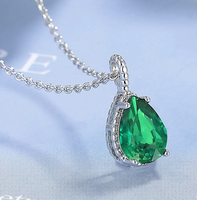 Made emerald oval Necklace