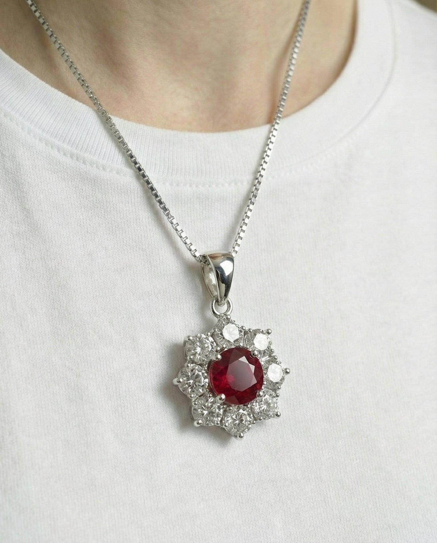 Collar de flores de rubí rojo