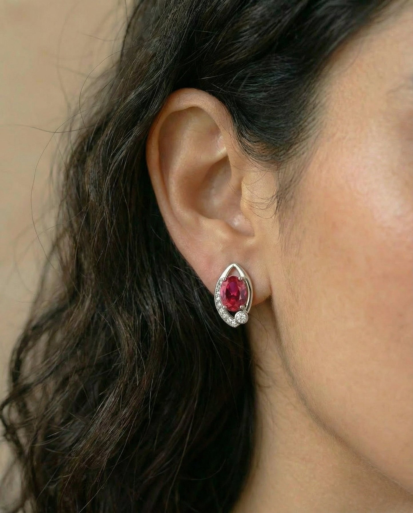 Ohrringe mit ovalem Rubinstein