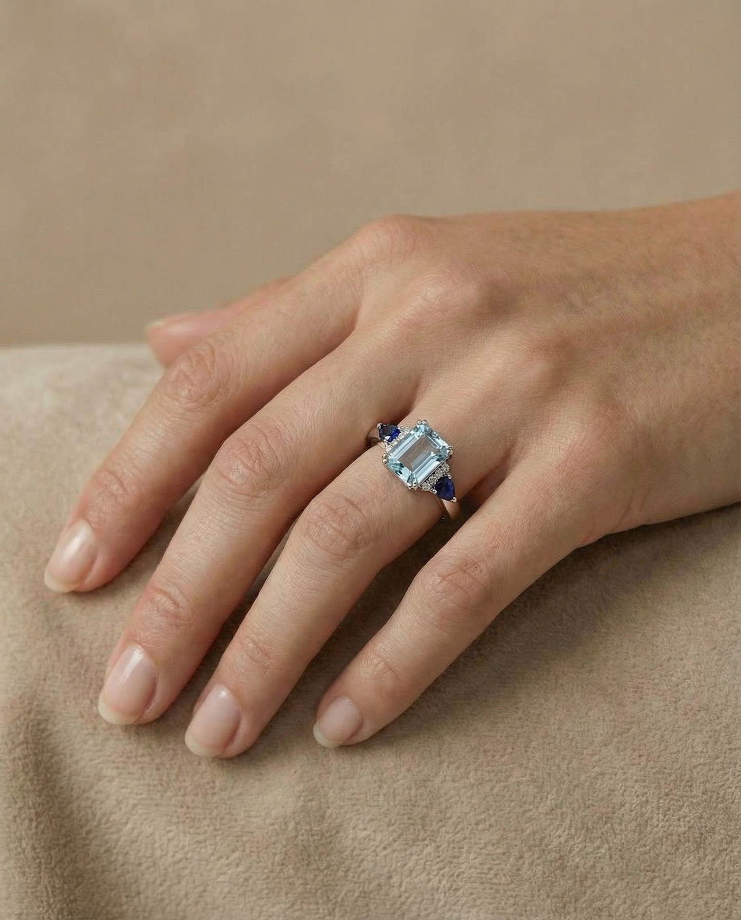 Anillo de topacio y zafiro auténticos