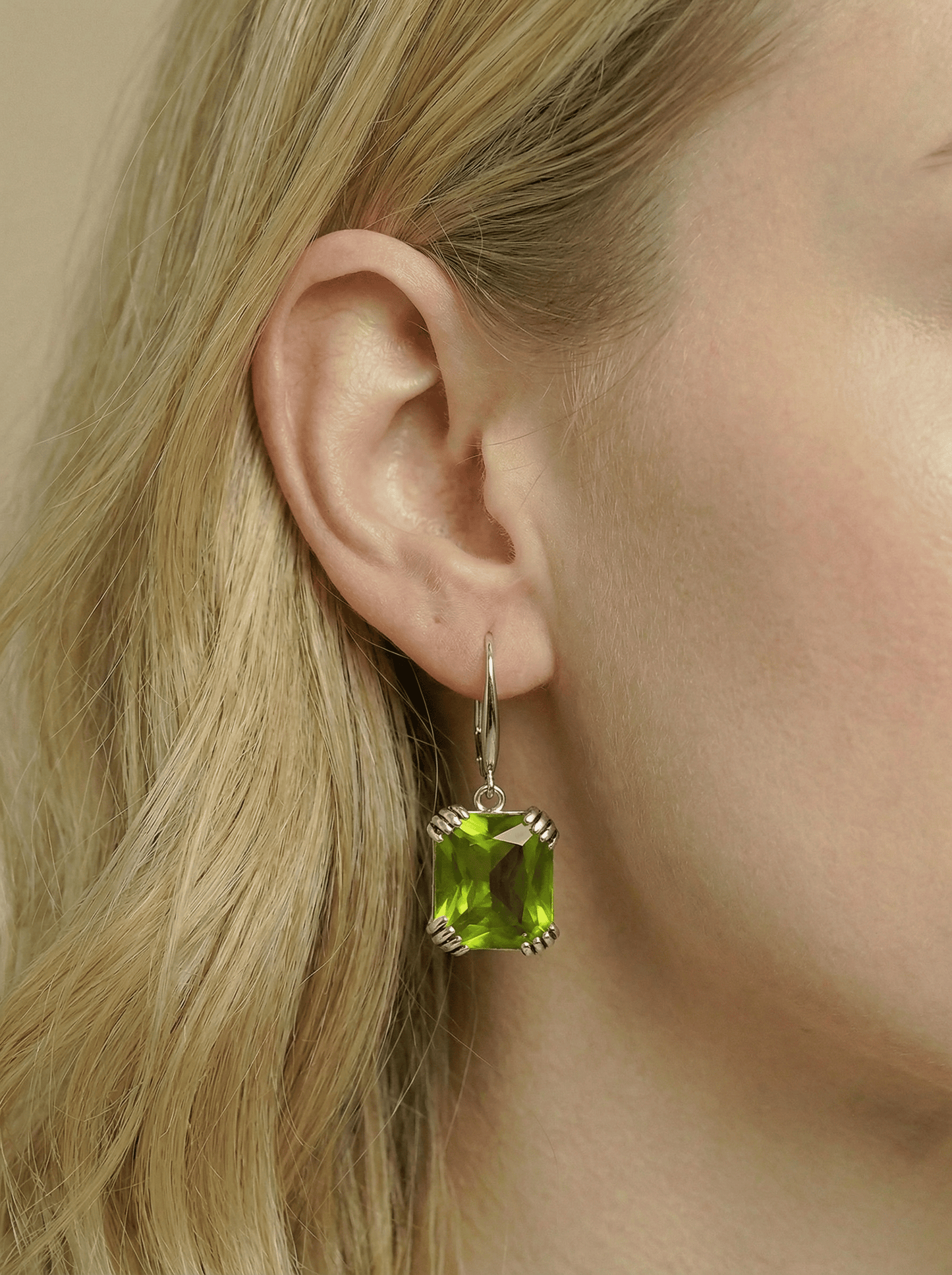 Natural Peridot isot korvakorut