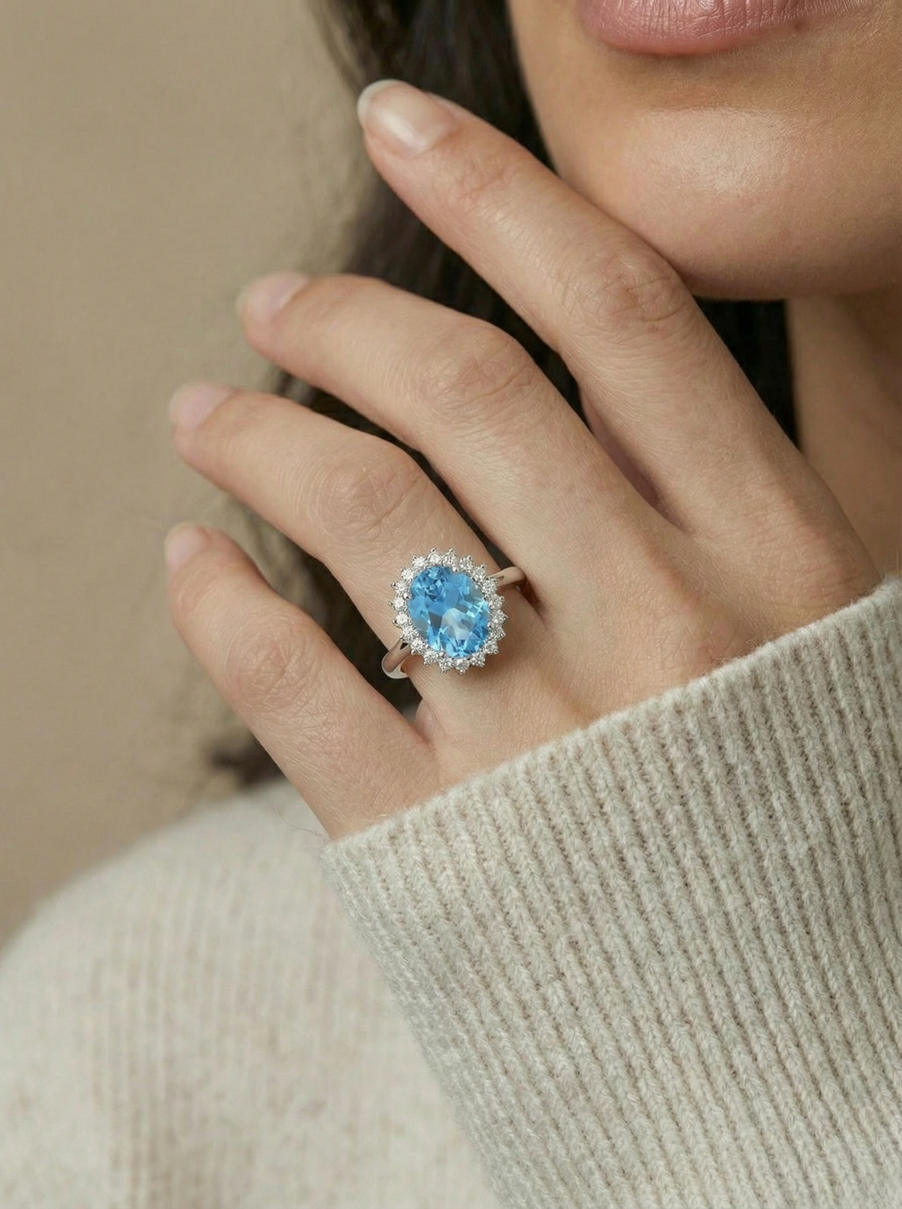 Anello In Argento Sterling Con Topazio Blu Taglio Cuscino E Zirconi Naturali - Misura US 9 (Diam. 19mm) - Gioiello Elegante