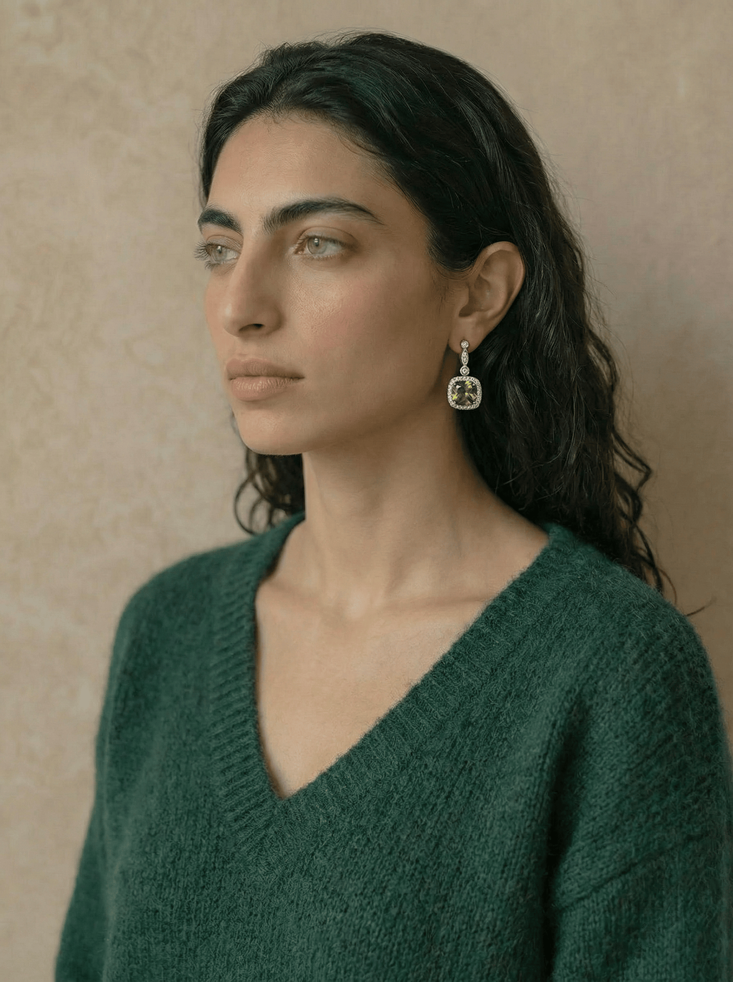 Естествен перидот и диамантени обеци