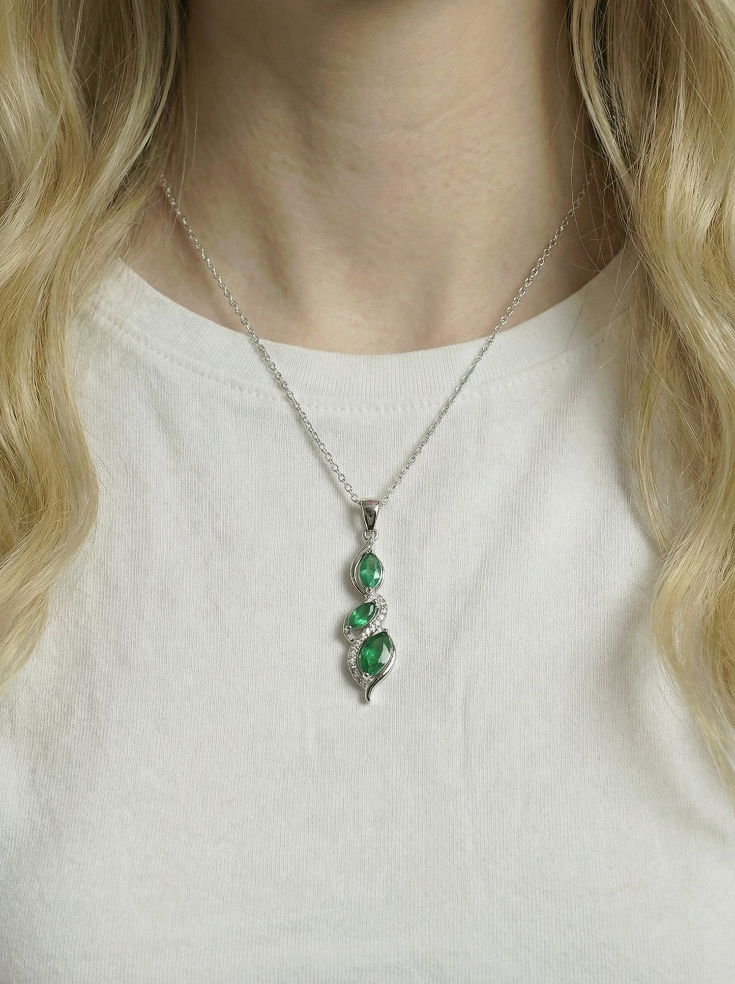 lavet Emerald Trilogy halskæde