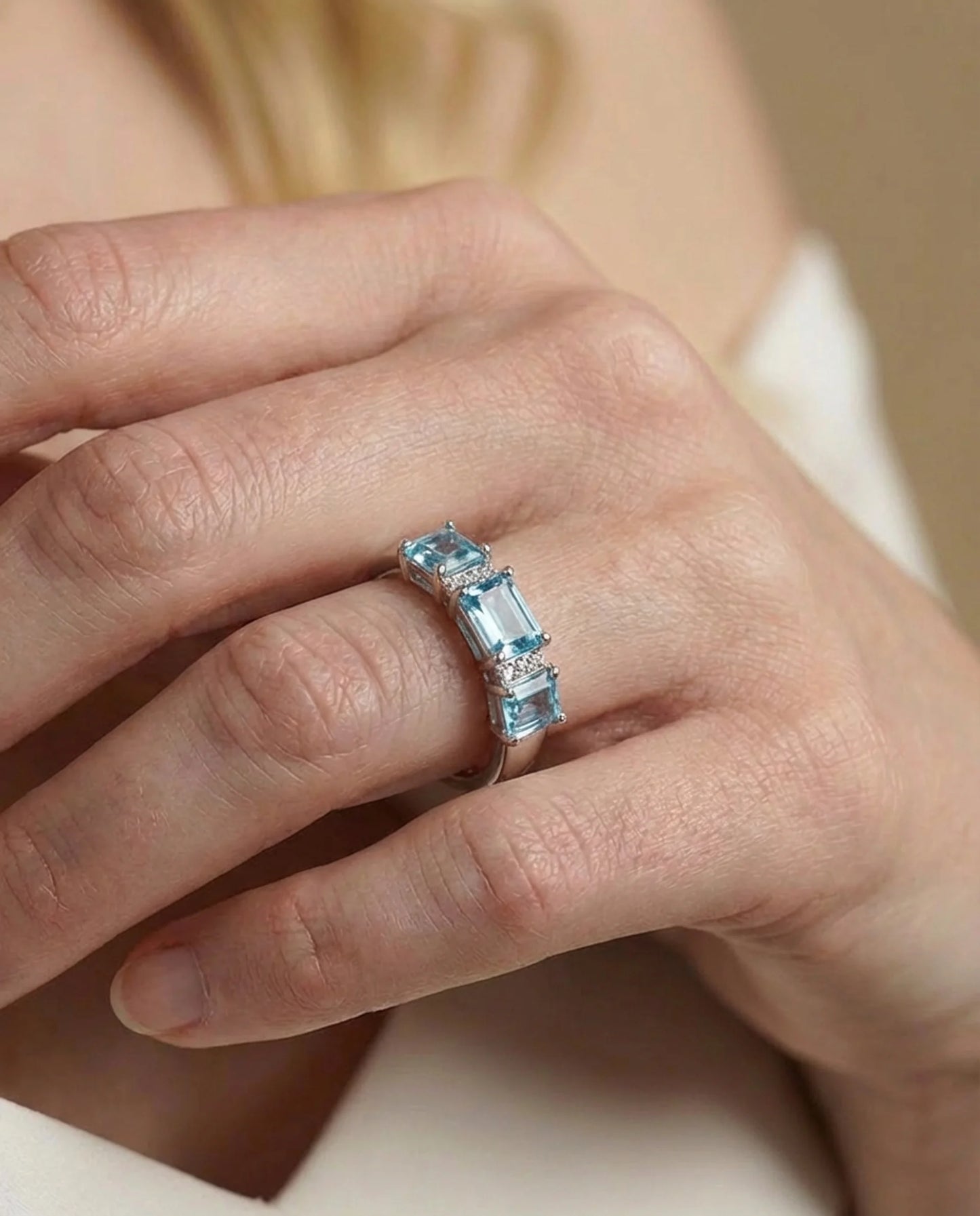 Anillo de topacio real y diamantes