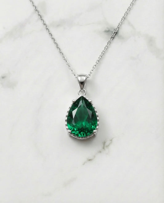 Made emerald oval Necklace