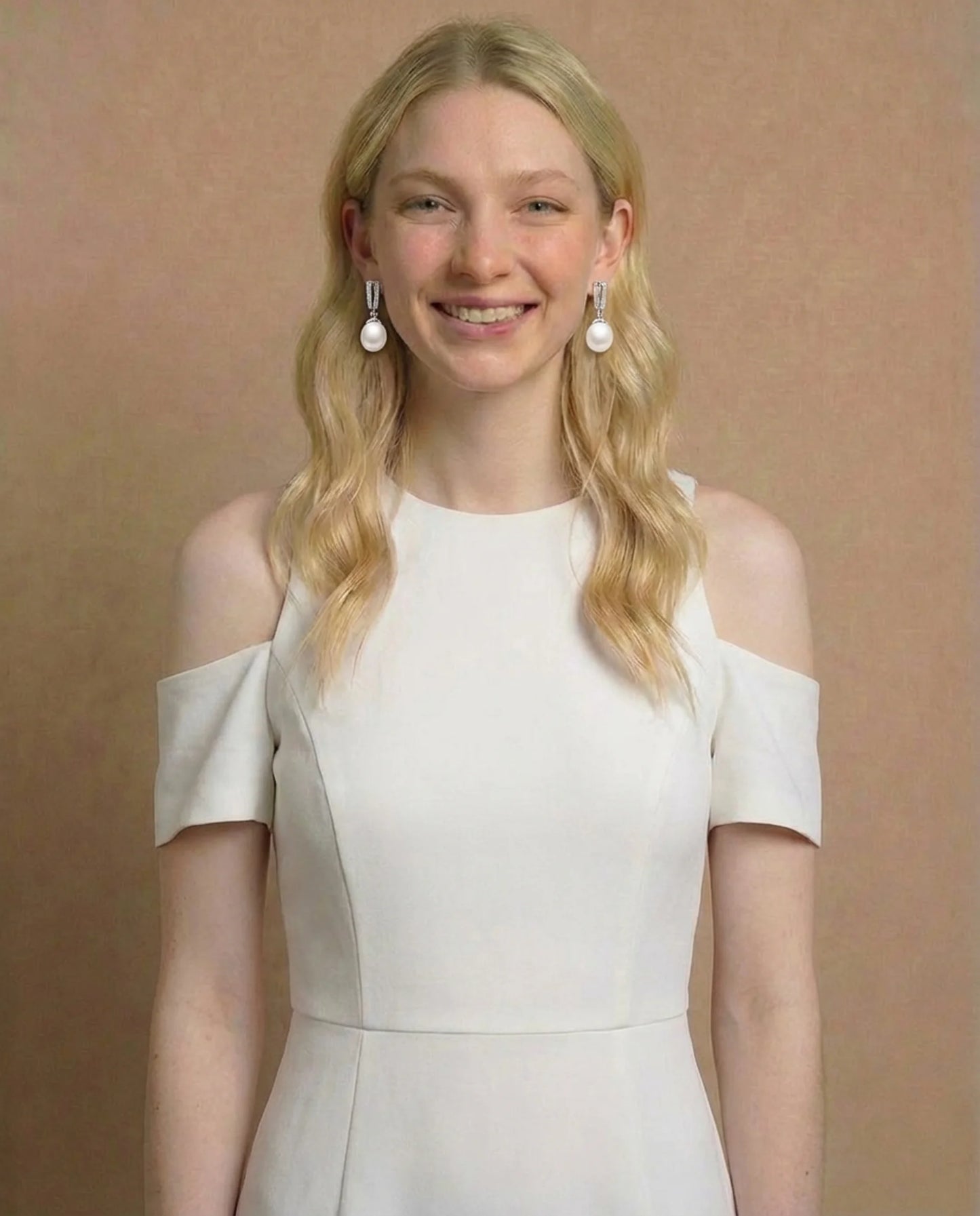 Tyylikkäät norsunluunväriset helmikorvakorut