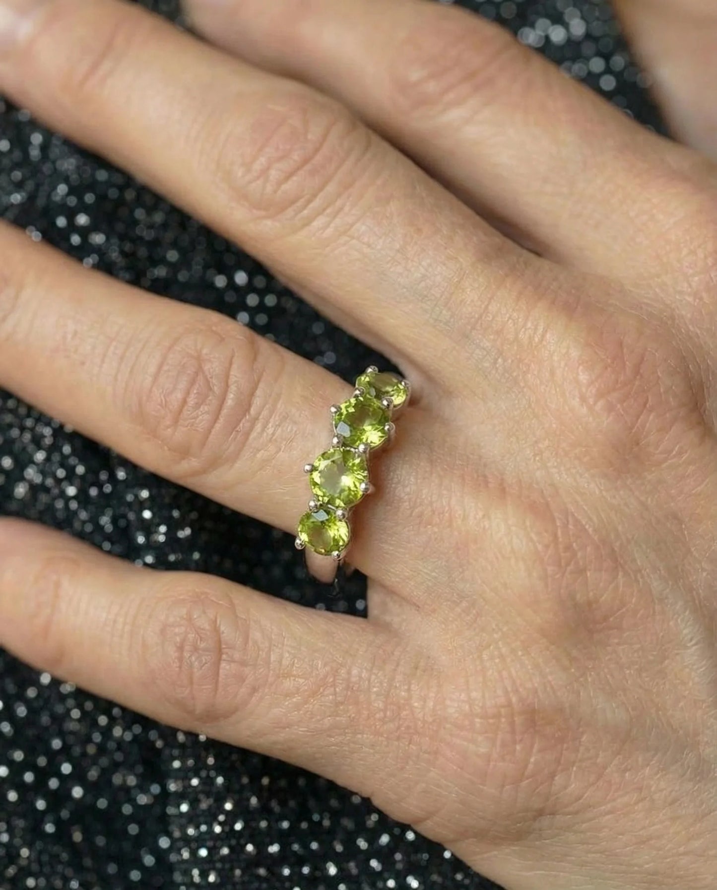 Naturlig Peridot Eternity Ring