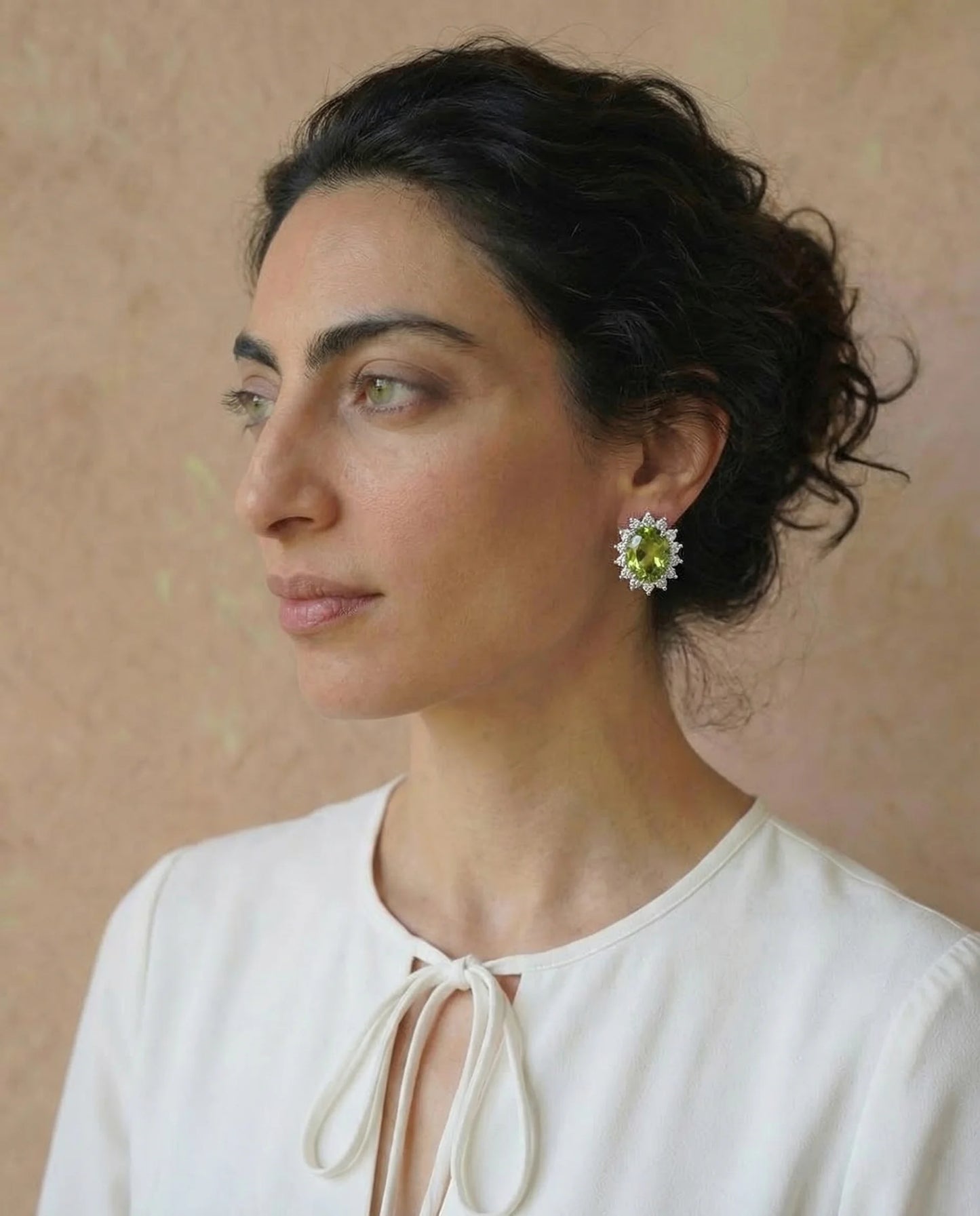 Naturlige øredobber med peridot og diamant