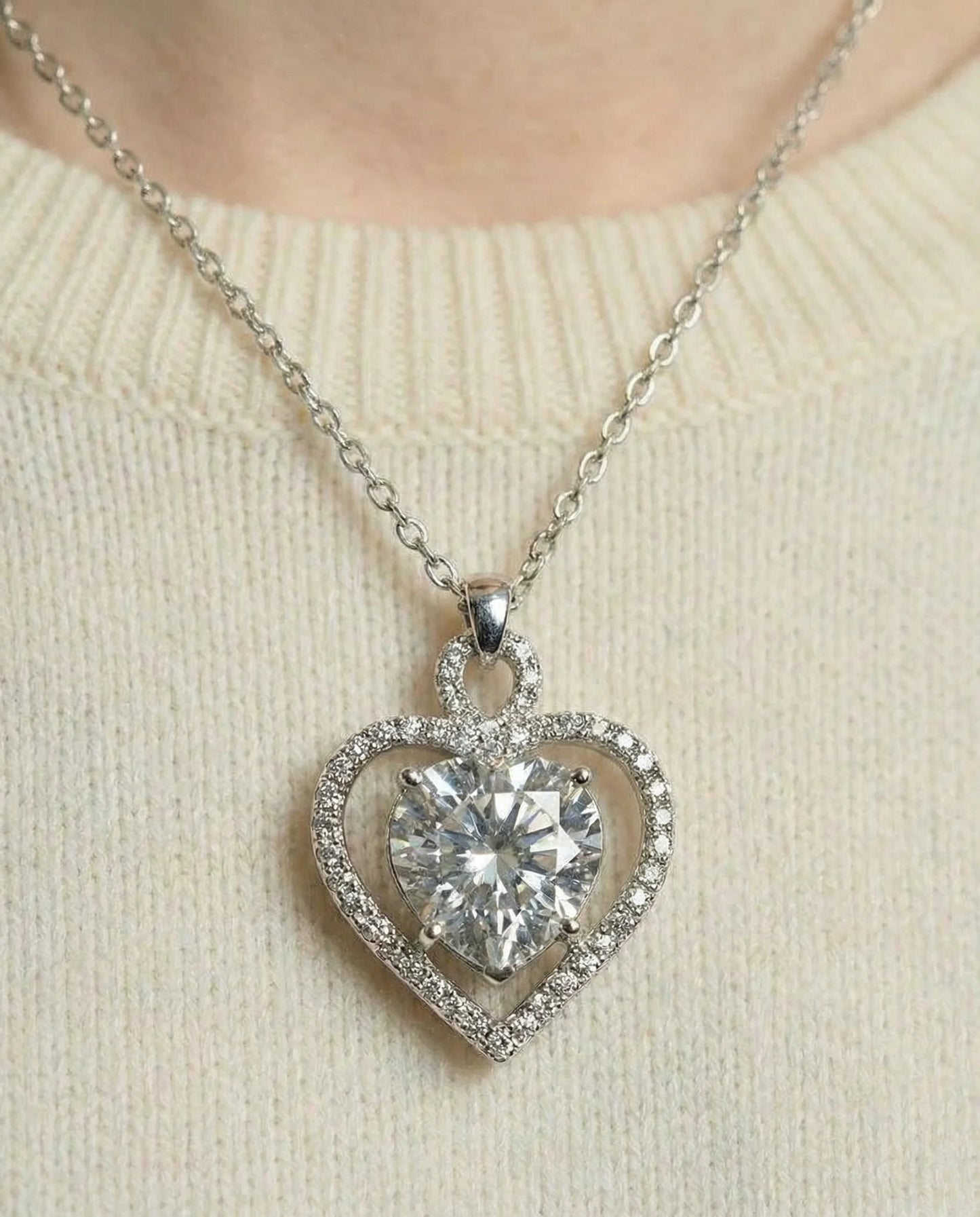 Collar de corazón grande con diamantes de imitación