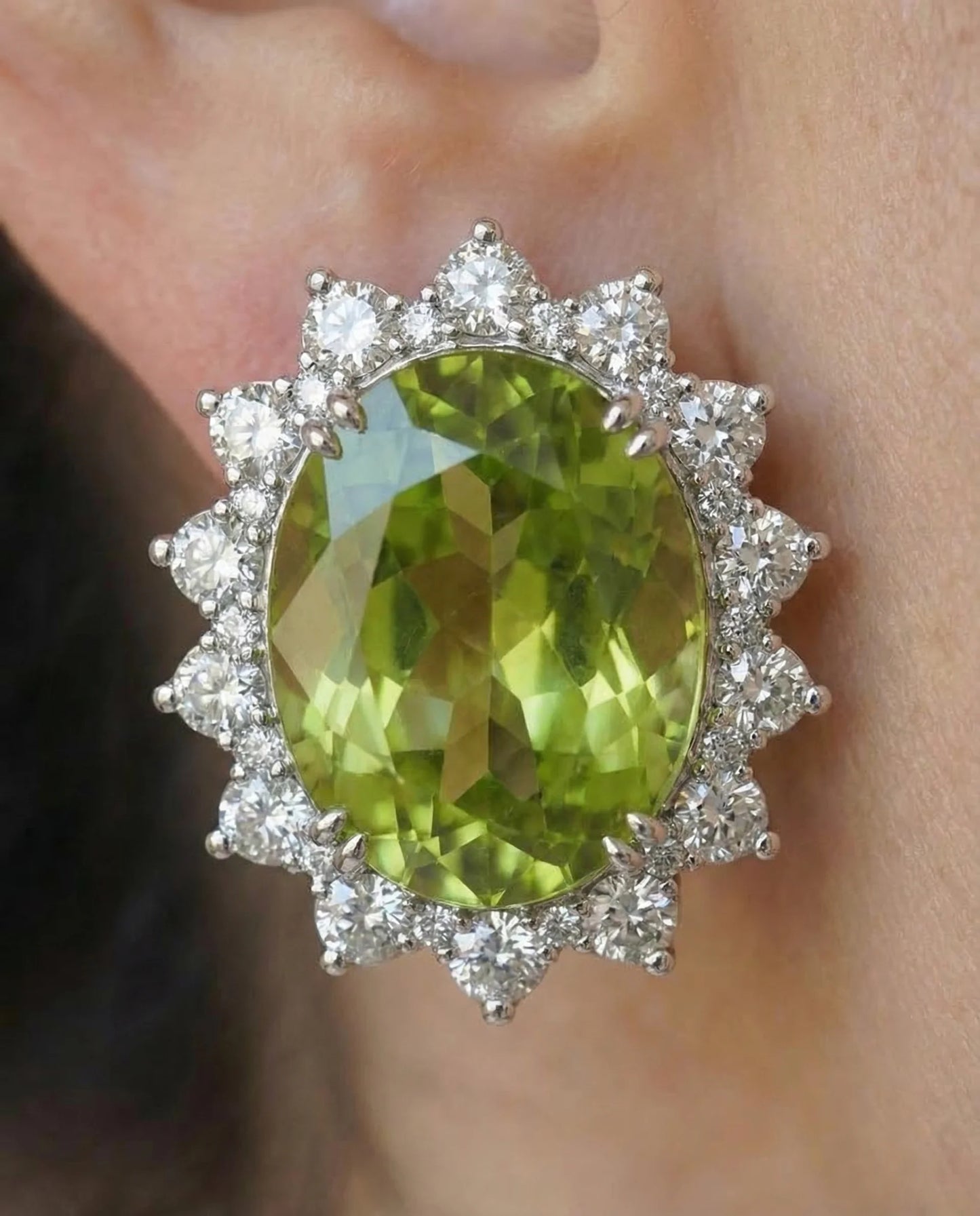 Naturlige øredobber med peridot og diamant