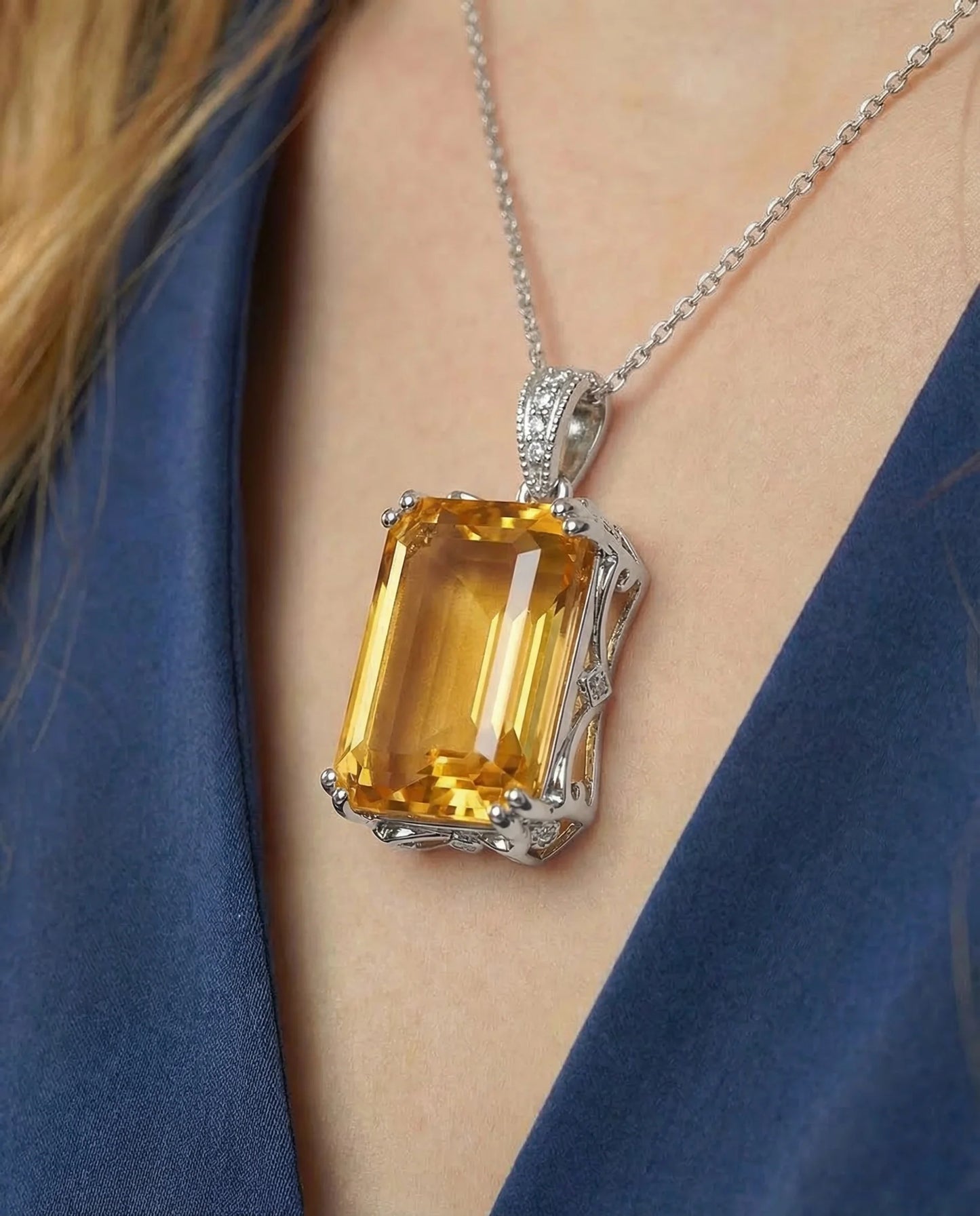 Изработено колие с висулка от цитрин