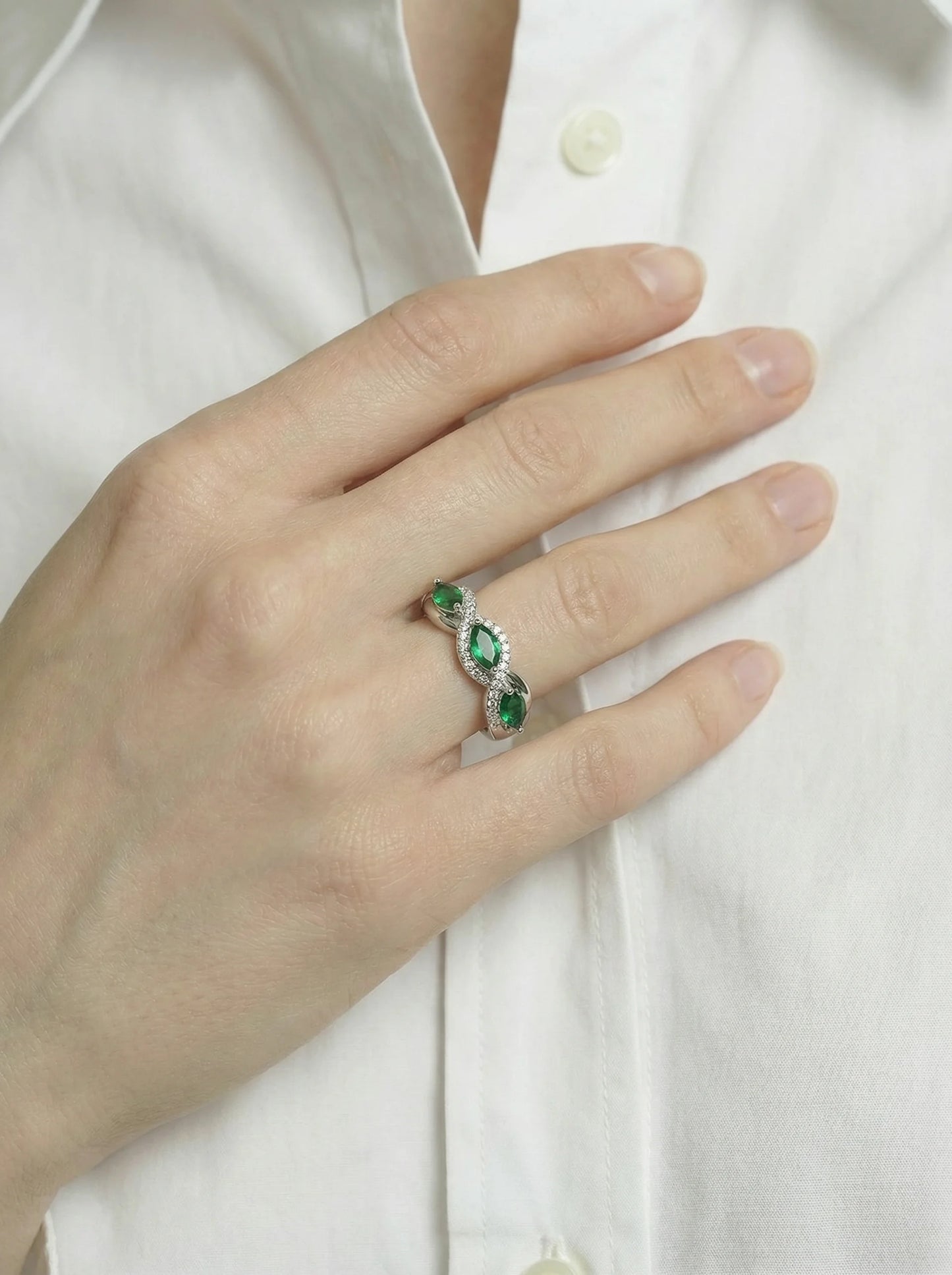 Trilogia teki smaragdisormuksen