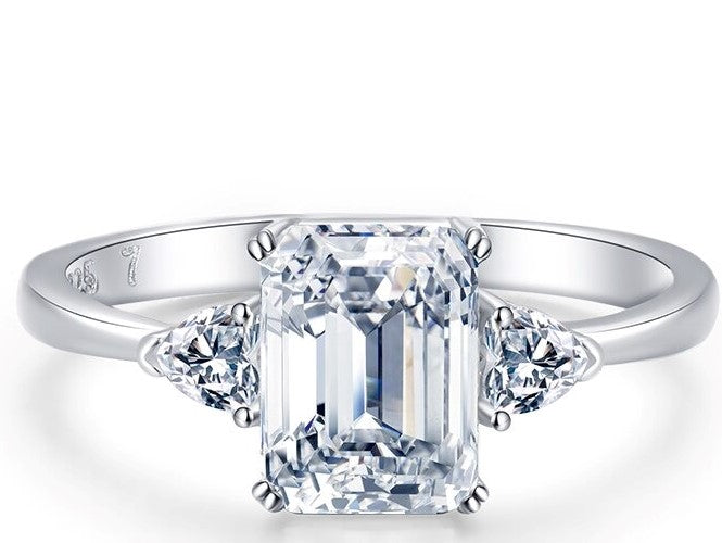 Simuleret Diamond Emerald Cut Ring