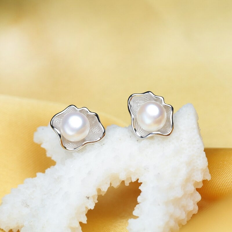 Pearl Earring with Shell White