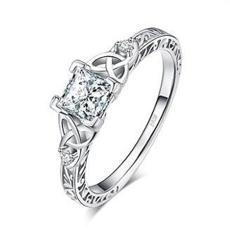 Simuleret diamant elegant ring
